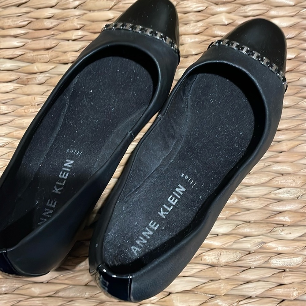 Black Anne Klein short wedges.